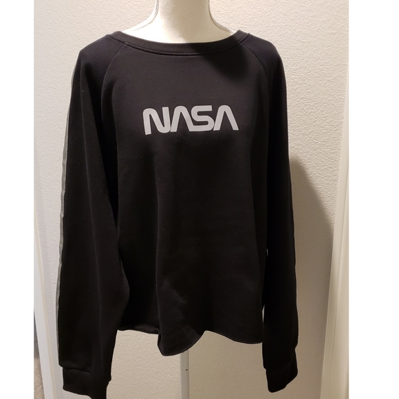 Forever 21 Tops - NWT FOREVER 21 - NASA Black/Silver Sweatshirt